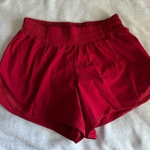 Lululemon Low Rise Hotty Hot Shorts 4”